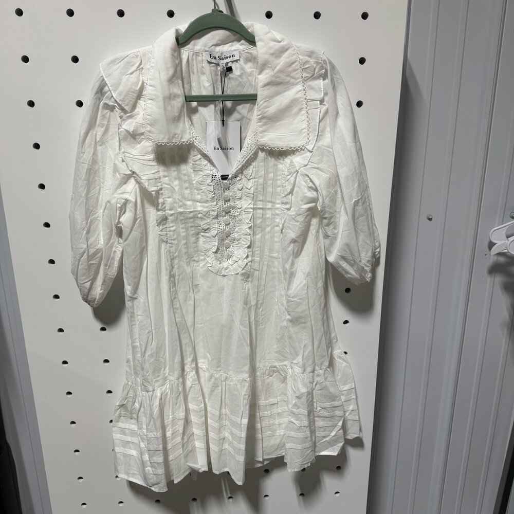 NWT En Saison White Collared Mini Dress w/white stripes on bottom